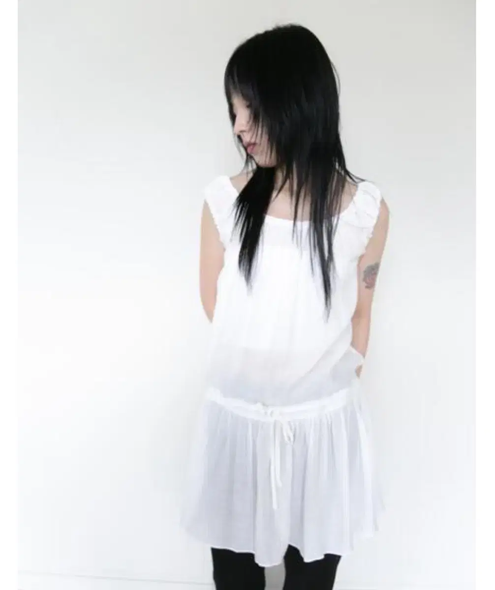 구함!!) 오무수히 waist string sleeveless ops